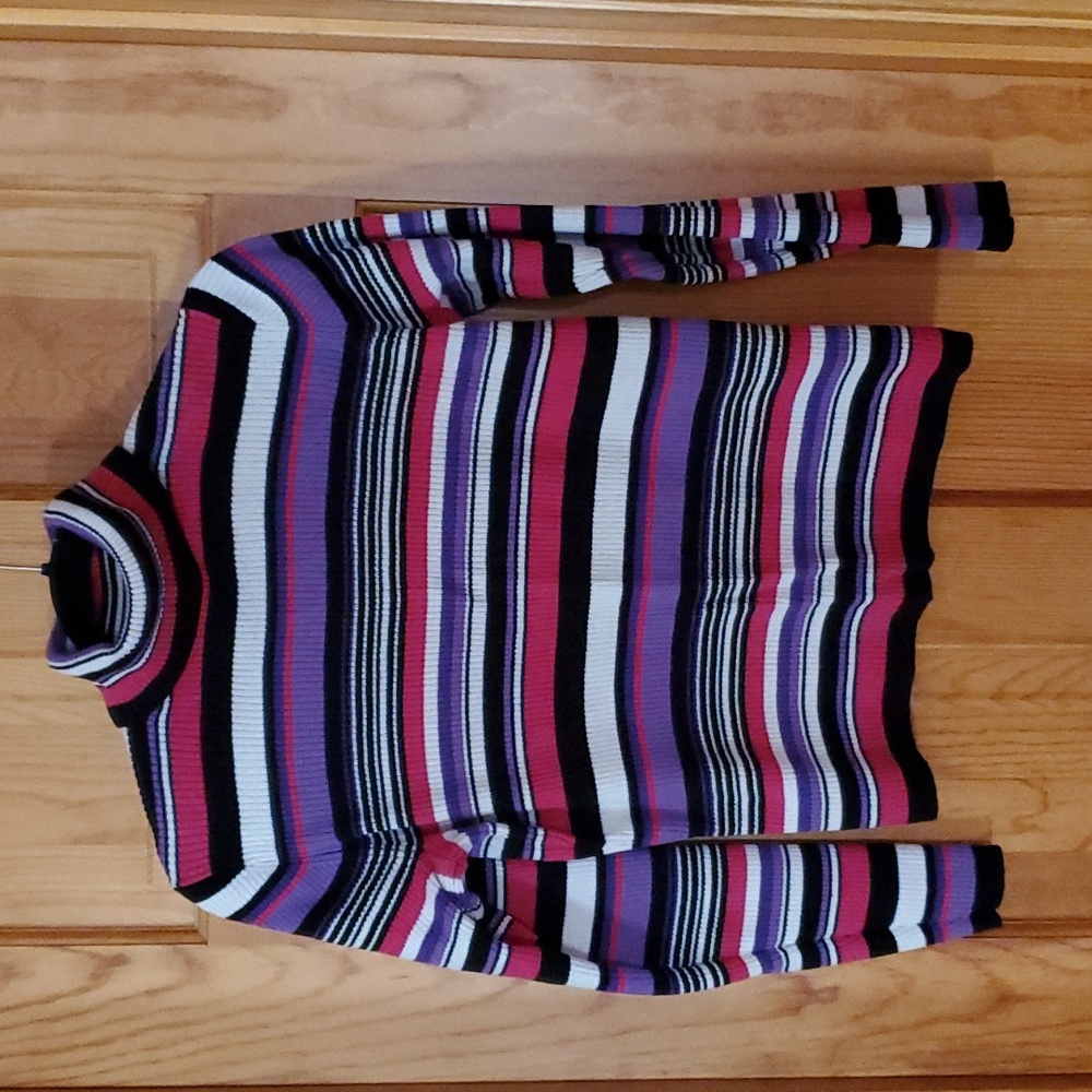 Women's St John Bay Turtleneck Size Med. Multi-colored.
